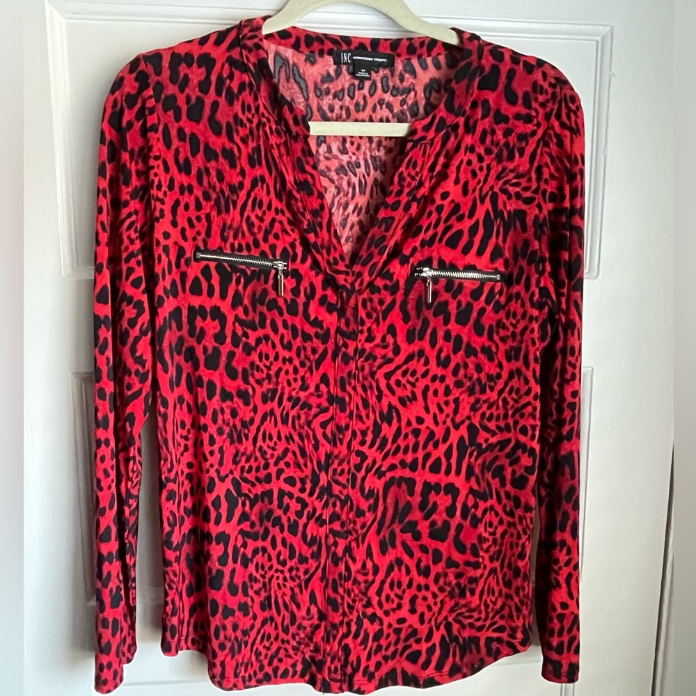 NWOT!! INC International Concepts Red & Black Graphic Long Sleeve Shirt